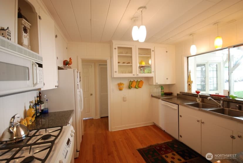 Property photo for 3950 Lake WA Boulevard NE, Kirkland photo 4