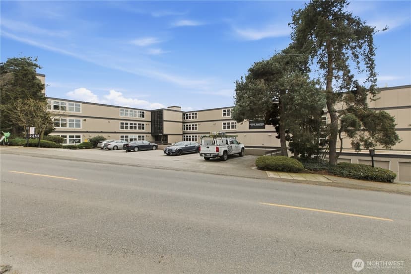 Property photo for 2253 Gilman Drive W #105, Seattle photo 37