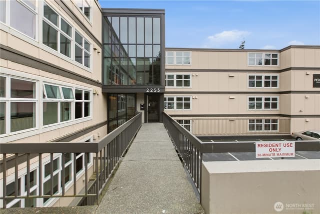 Property photo for 2253 Gilman Drive W #105, Seattle