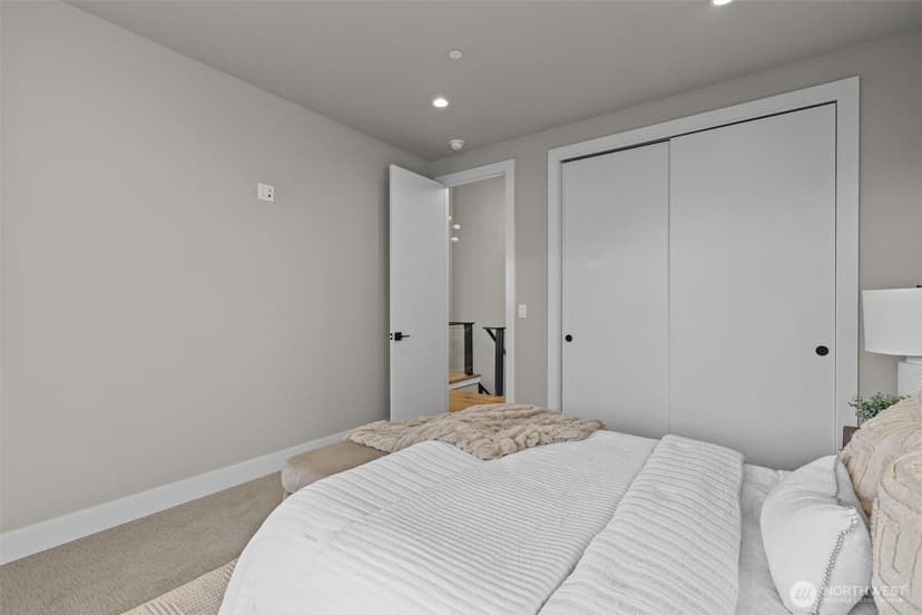 Property photo for 904 N 33rd Place, Renton photo 27