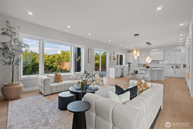 Property photo for 904 N 33rd Place, Renton photo 3