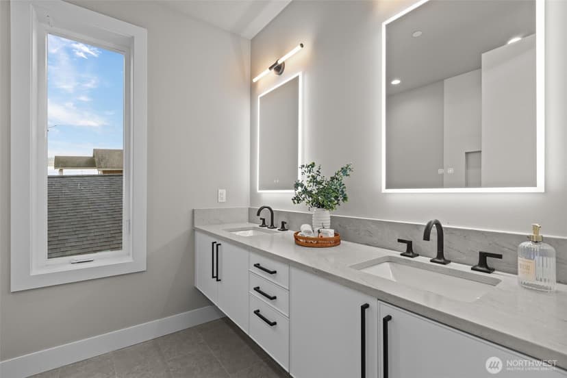 Property photo for 904 N 33rd Place, Renton photo 28