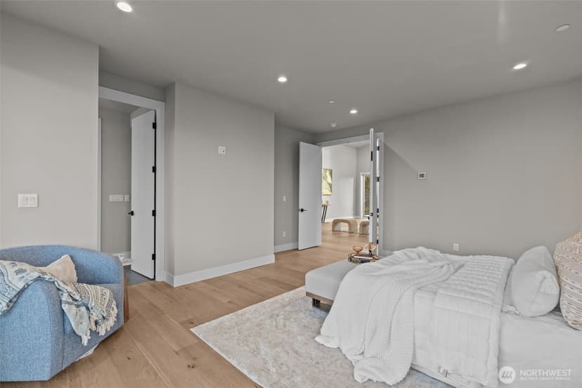 Property photo for 904 N 33rd Place, Renton photo 19