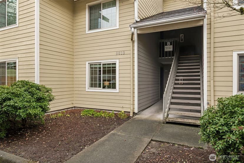 Property photo for 9810 28th Avenue SW #B101, Seattle photo 19