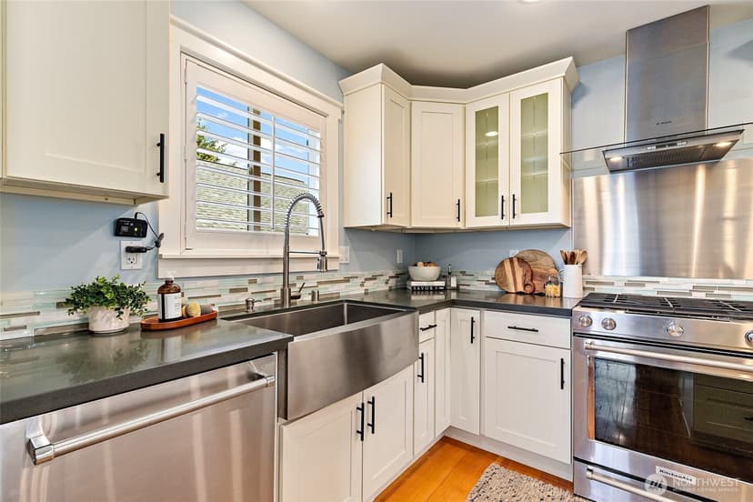 Property photo for 3019 Garlough Avenue SW, Seattle photo 9
