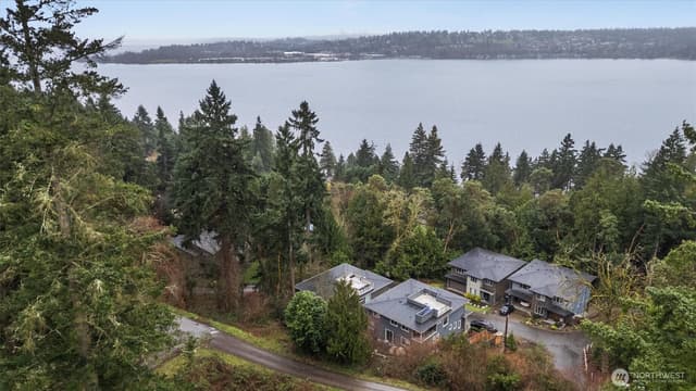 Property photo for 7223 NE 118th Court, Kirkland photo 2