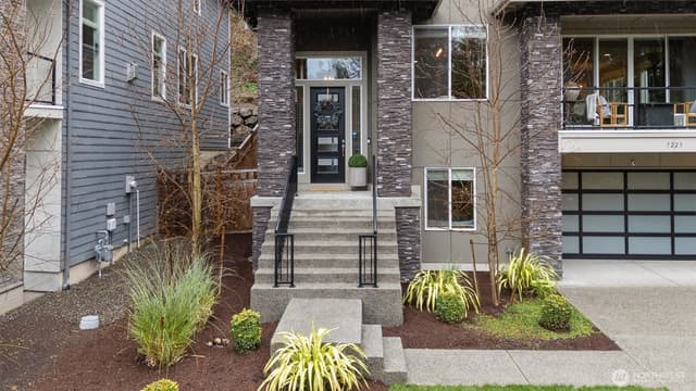Property photo for 7223 NE 118th Court, Kirkland photo 5