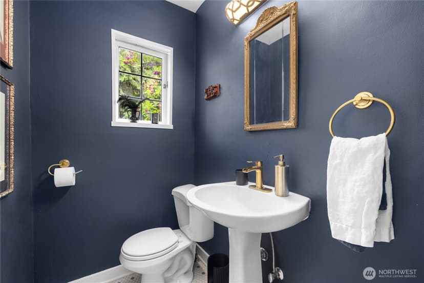 Property photo for 246 Dorffel Drive E, Seattle photo 19