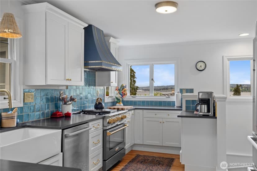 Property photo for 246 Dorffel Drive E, Seattle photo 18