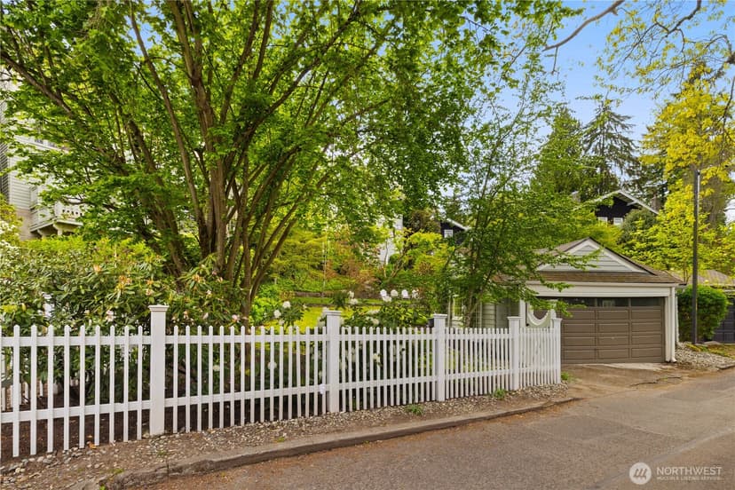 Property photo for 246 Dorffel Drive E, Seattle photo 35