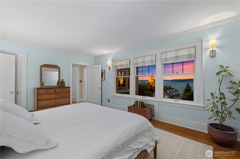 Property photo for 246 Dorffel Drive E, Seattle photo 23
