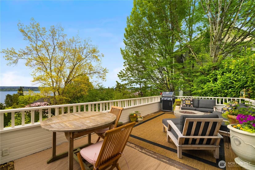 Property photo for 246 Dorffel Drive E, Seattle photo 13