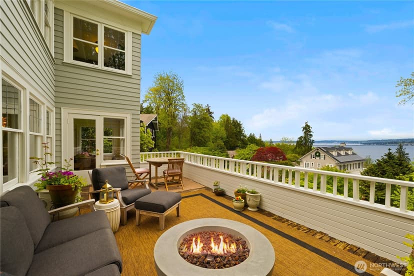 Property photo for 246 Dorffel Drive E, Seattle photo 6