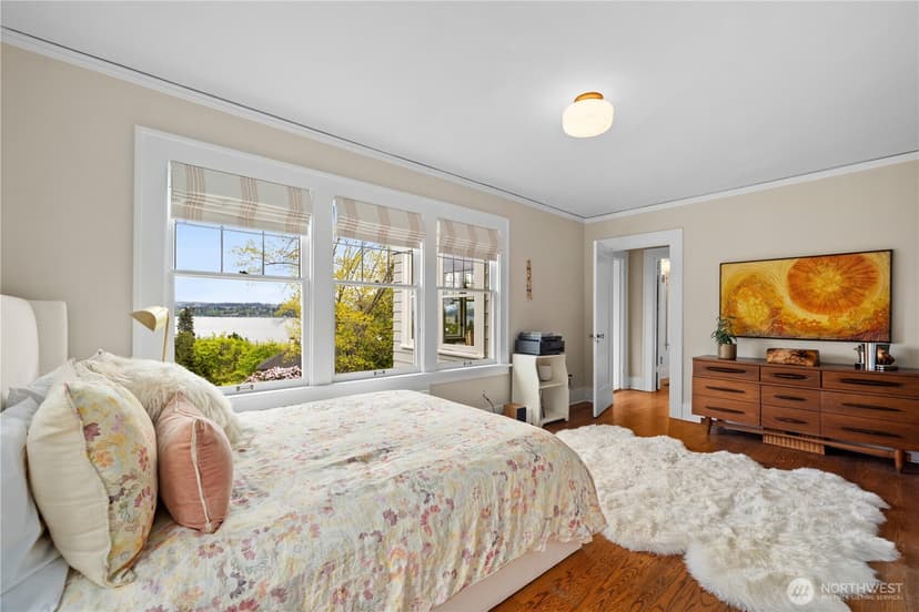 Property photo for 246 Dorffel Drive E, Seattle photo 24