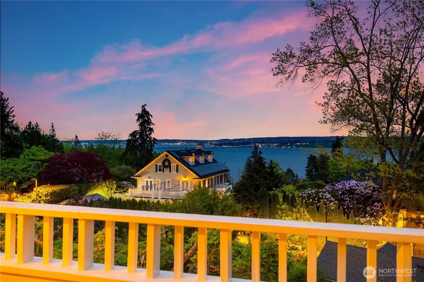 Property photo for 246 Dorffel Drive E, Seattle photo 14