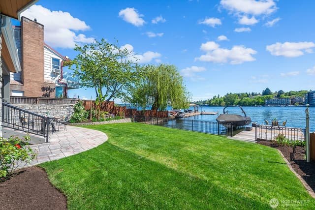 Property photo for 8696 Island Drive S, Seattle photo 5