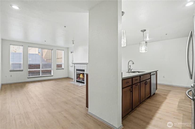 Property photo for 3028 Western Avenue #214, Seattle photo 6