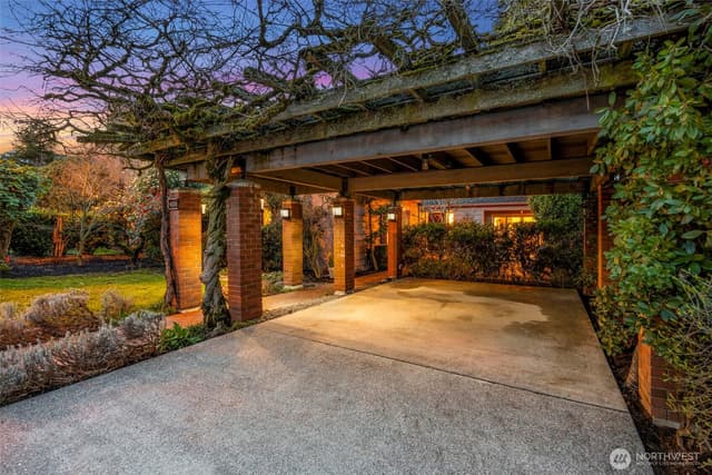 Property photo for 4006 NE 38th Street, Seattle photo 3
