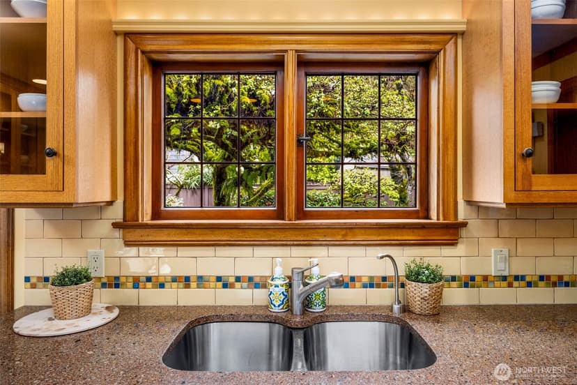 Property photo for 4006 NE 38th Street, Seattle photo 19
