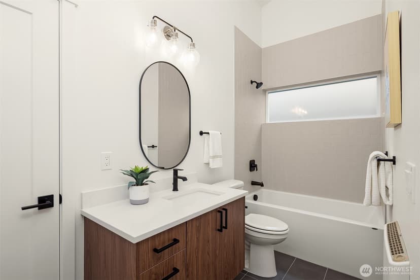 Property photo for 13548 39th Avenue NE, Seattle photo 19