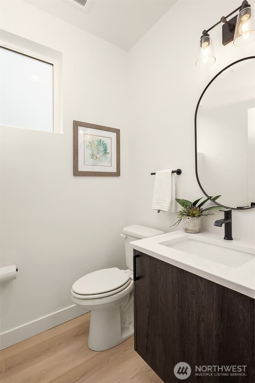 Property photo for 13548 39th Avenue NE, Seattle photo 17