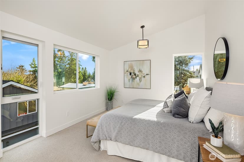 Property photo for 13548 39th Avenue NE, Seattle photo 22