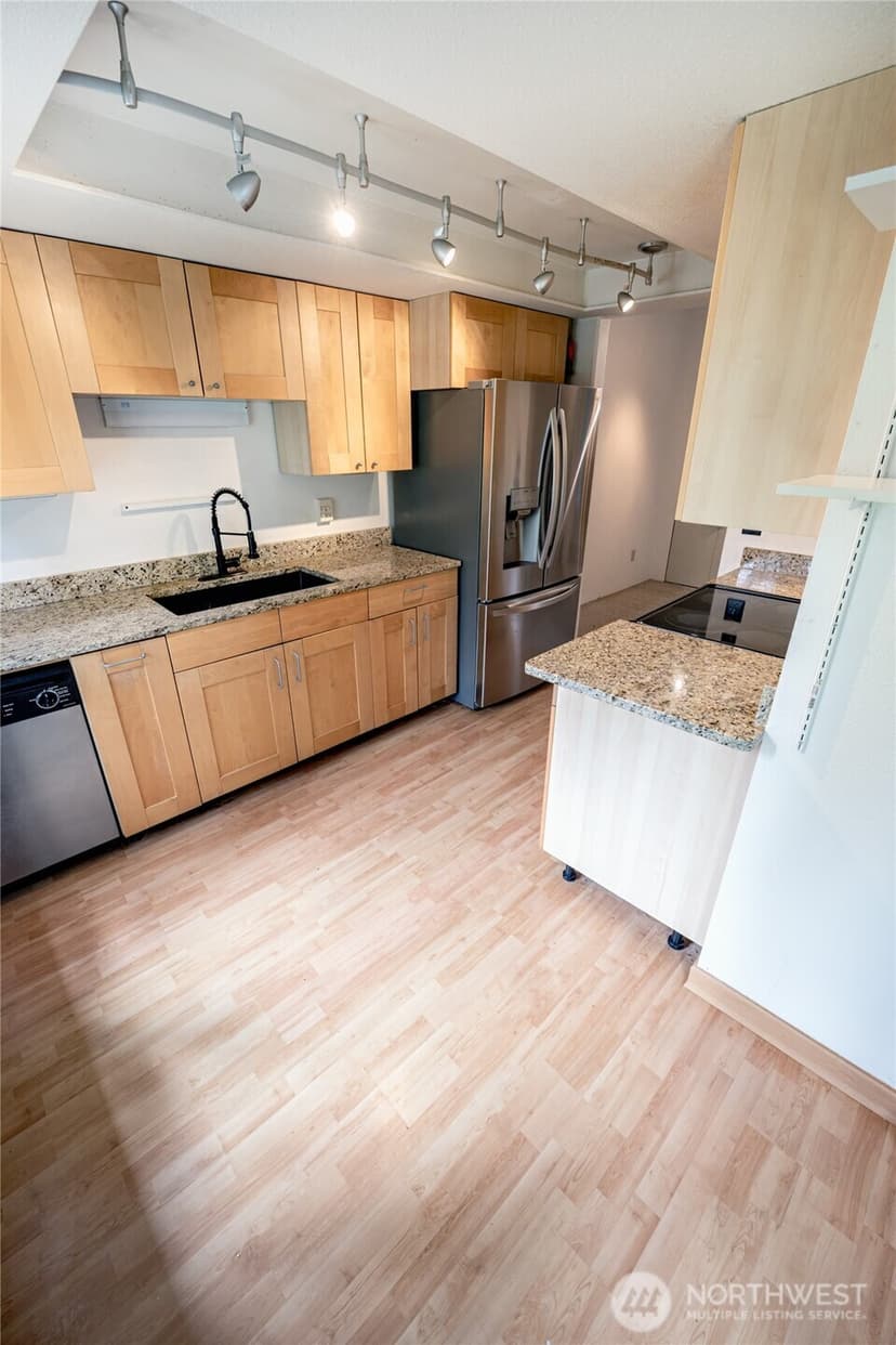 Property photo for 4635 W Lake Sammamish Parkway SE #G305, Issaquah photo 7