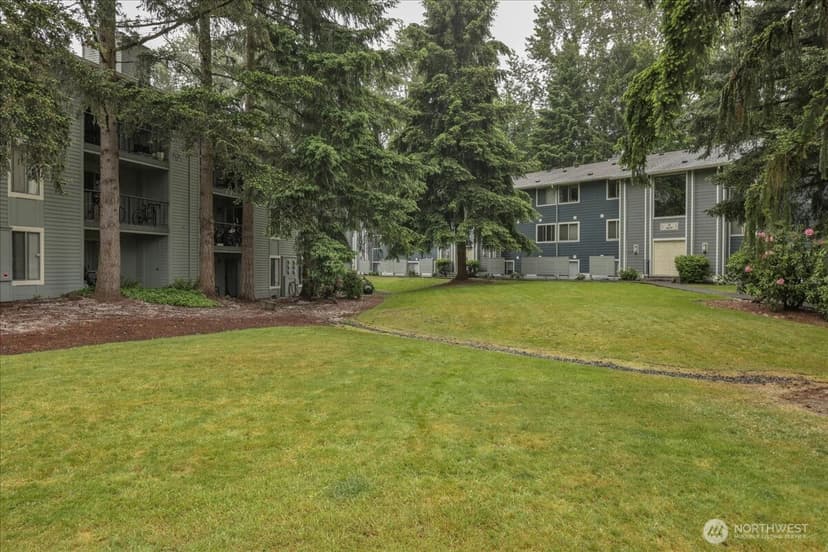 Property photo for 4635 W Lake Sammamish Parkway SE #G305, Issaquah photo 18