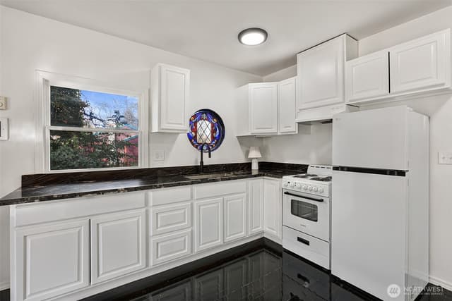 Property photo for 5302 S 137th Street, Tukwila photo 3