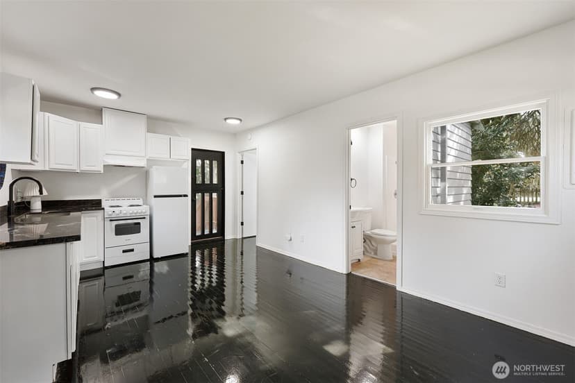 Property photo for 5302 S 137th Street, Tukwila photo 4