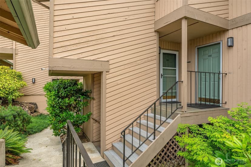 Property photo for 23001 Lakeview Dr #302, Mountlake Terrace photo 2