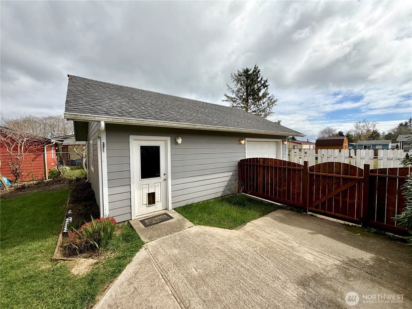 Property photo for 620 Chenois Avenue NE, Ocean Shores photo 28
