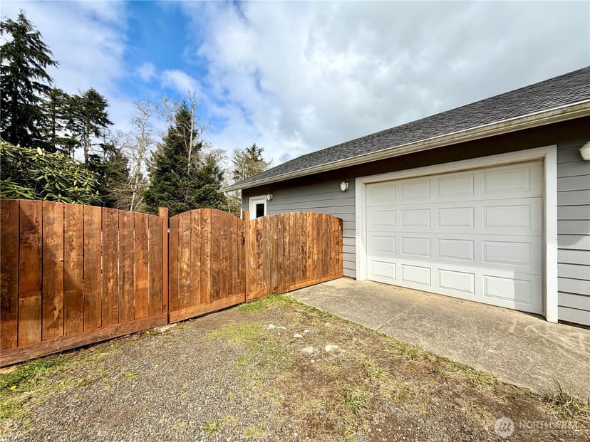 Property photo for 620 Chenois Avenue NE, Ocean Shores photo 38