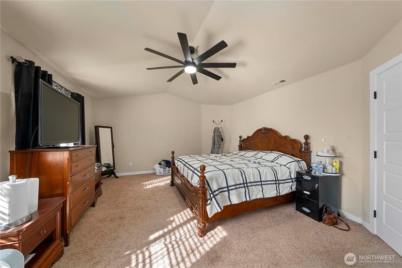 Property photo for 11410 Waller Road E, Tacoma photo 13