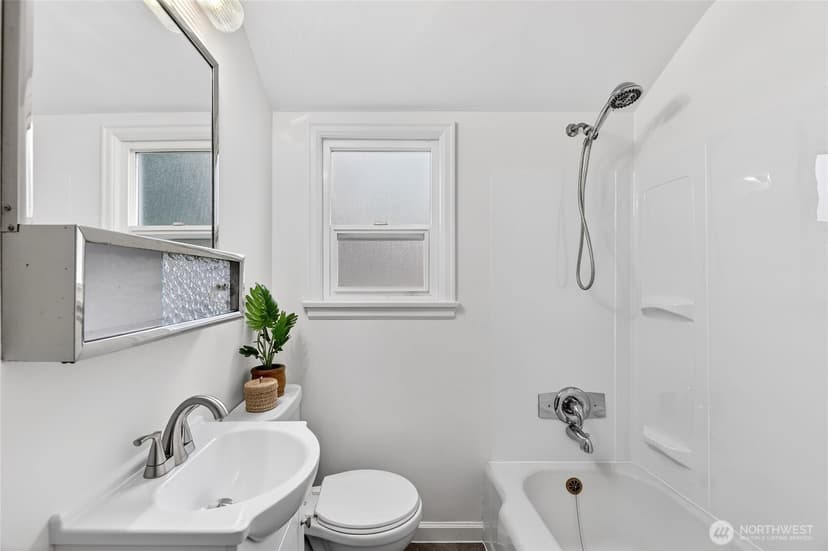Property photo for 10016 13th Avenue NW, Seattle photo 15