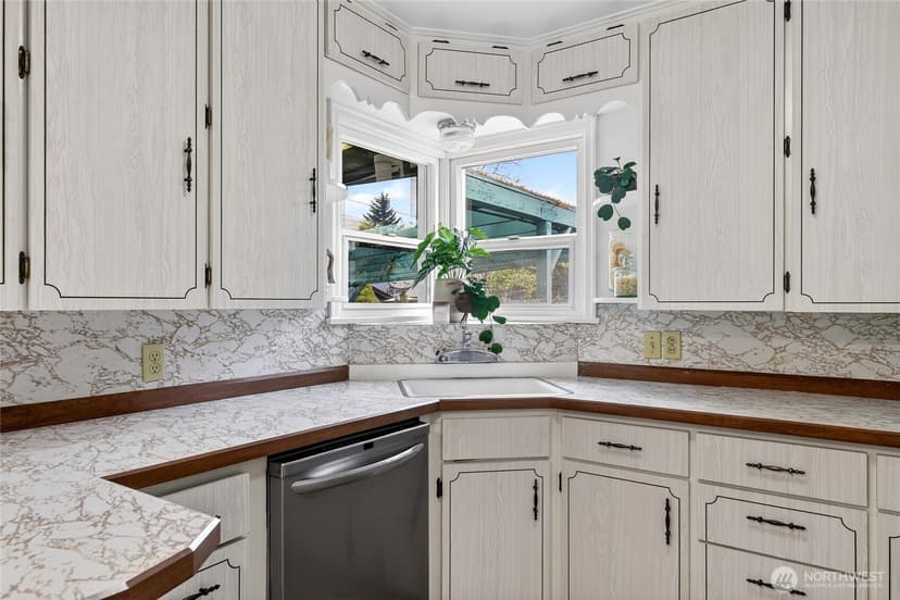 Property photo for 10016 13th Avenue NW, Seattle photo 11