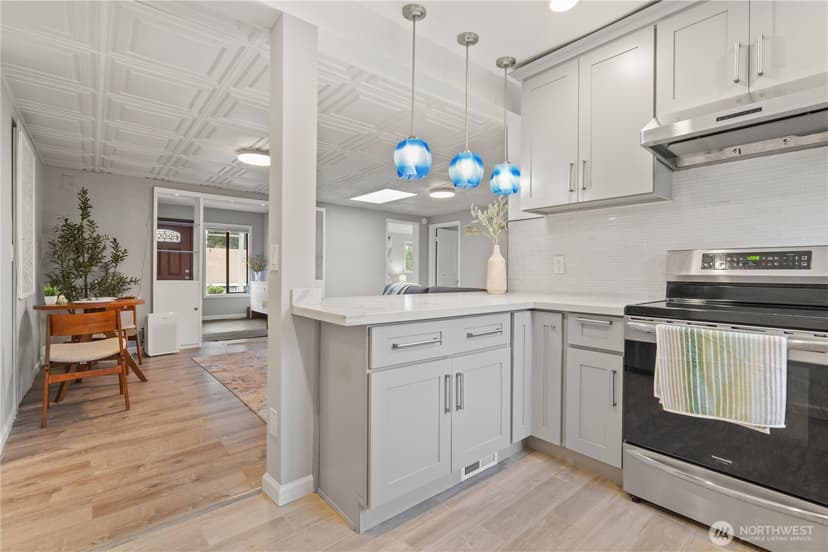 Property photo for 13324 30th Avenue NE, Seattle photo 13