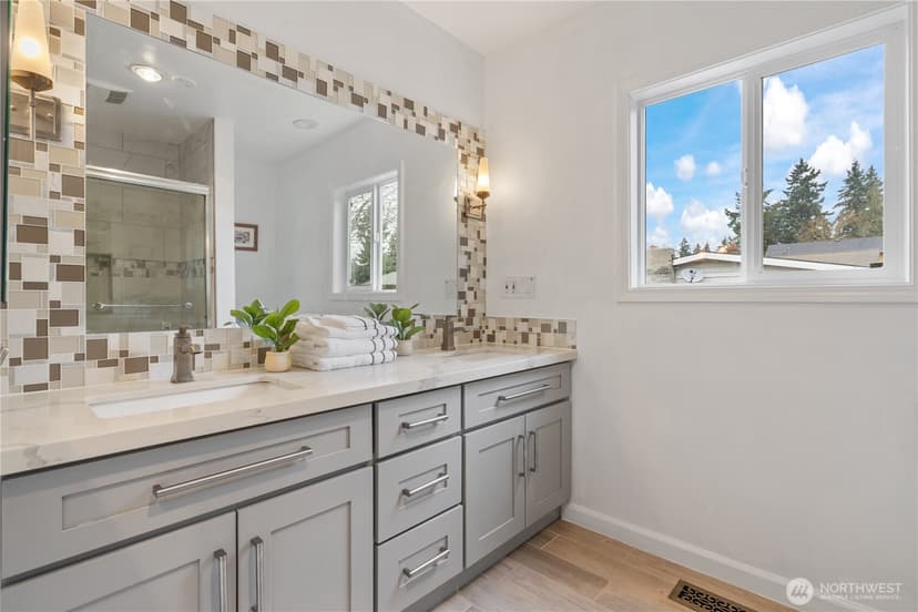 Property photo for 13324 30th Avenue NE, Seattle photo 18