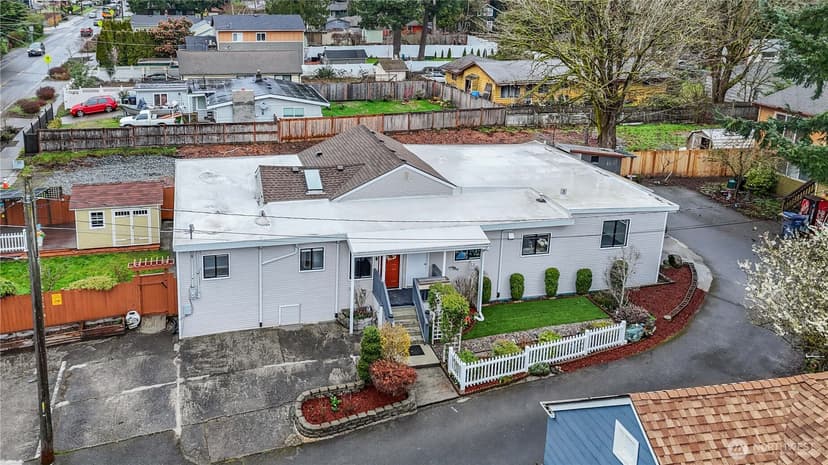 Property photo for 13324 30th Avenue NE, Seattle photo 3