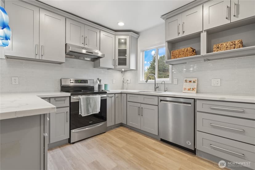 Property photo for 13324 30th Avenue NE, Seattle photo 11