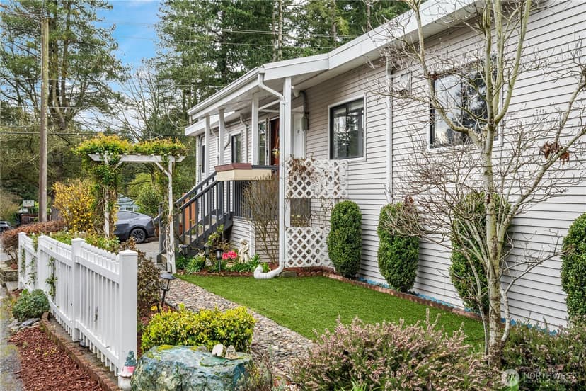 Property photo for 13324 30th Avenue NE, Seattle photo 4