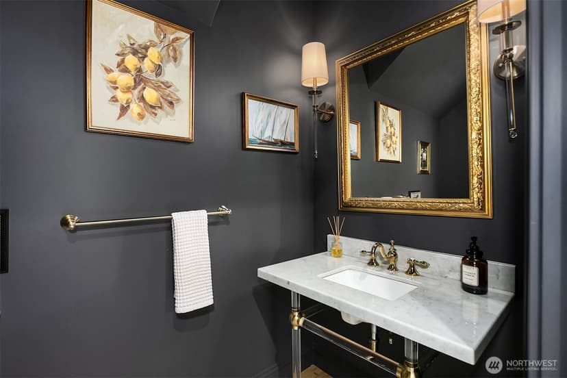 Property photo for 5721 65th Avenue NE, Seattle photo 16