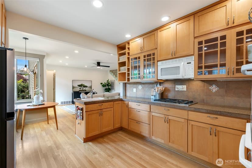 Property photo for 1843 41st Avenue E, Seattle photo 8