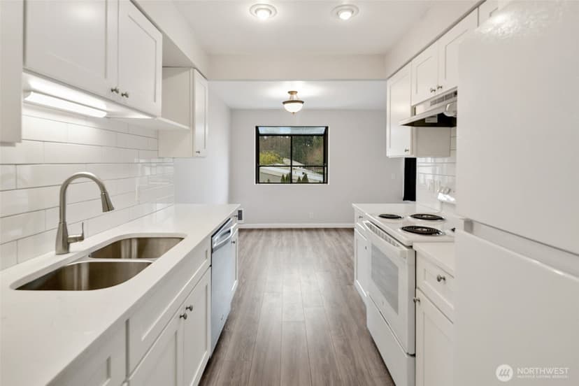 Property photo for 12300 33rd Avenue NE #202, Seattle photo 8