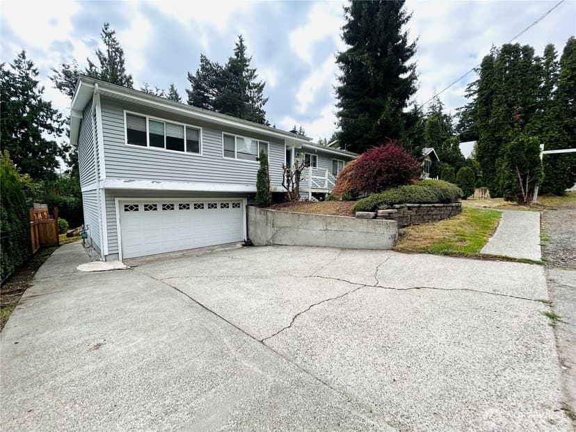 Property photo for 10231 NE 24th Street, Bellevue photo 2