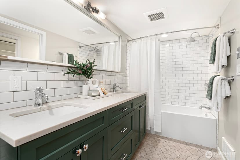 Property photo for 2830 32nd Avenue W, Seattle photo 21