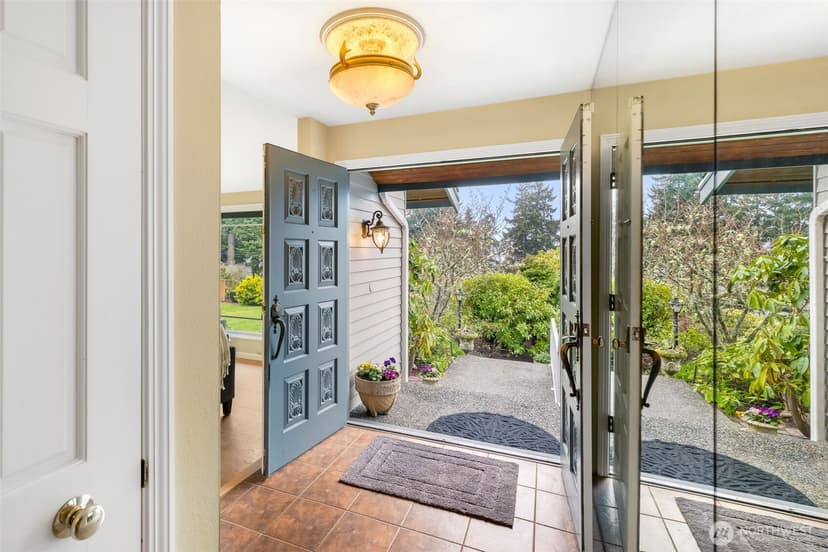 Property photo for 11818 Marine View Drive SW, Burien photo 5