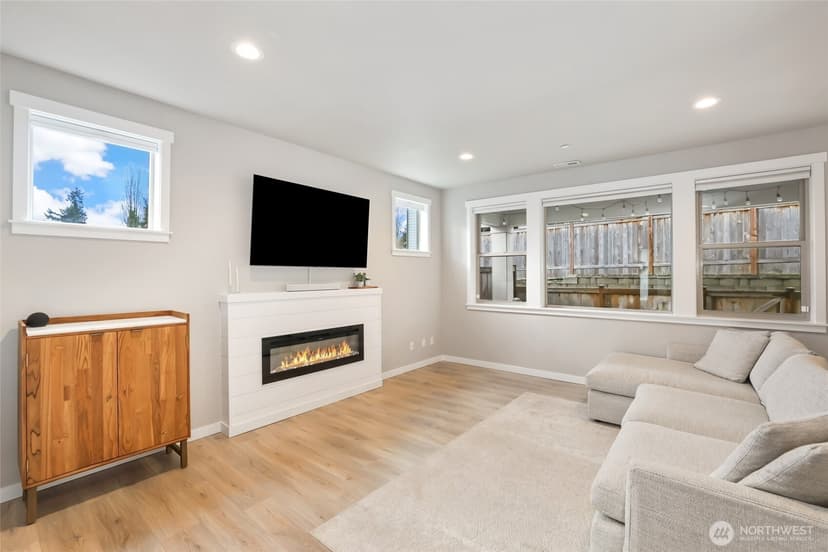 Property photo for 10445 11th Street E, Edgewood photo 6