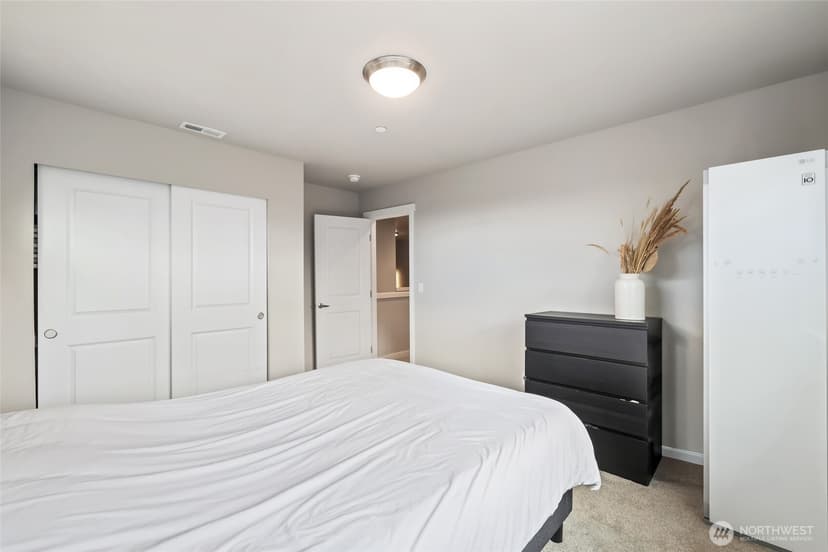 Property photo for 10445 11th Street E, Edgewood photo 23