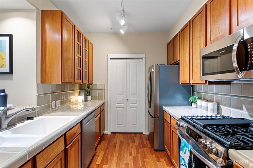 Property photo for 1900 Alaskan Way #514, Seattle photo 17